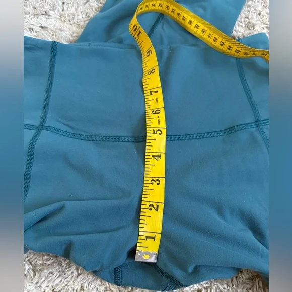 Lululemon Gather and Crow Cropped Leggings 21” - Picture 5 of 9